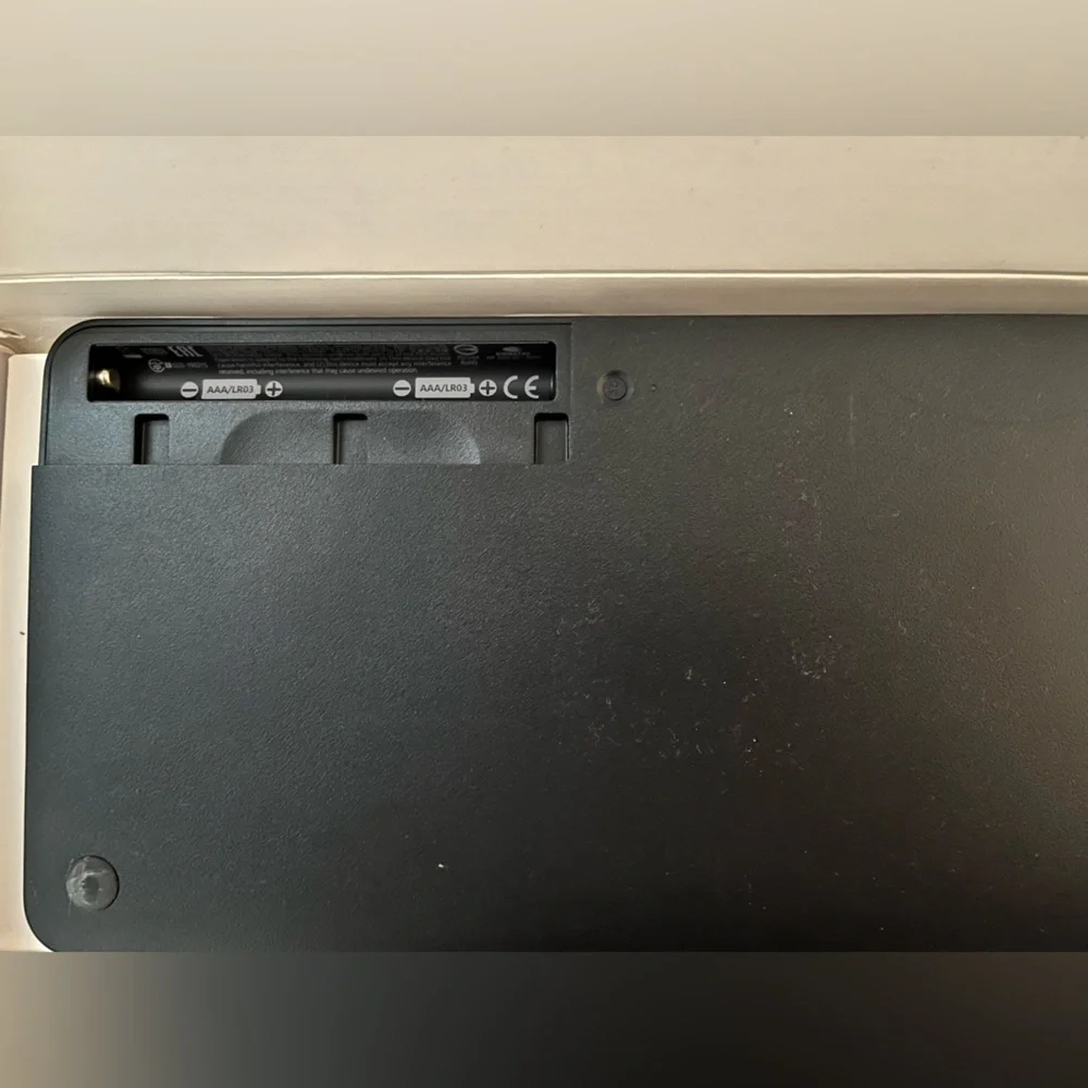 Microsoft Bluetooth Keyboard - Picture 3 of 7